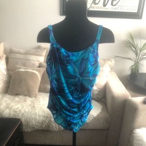 Speedo - Woman’s one piece Swimsuit -- 14-16